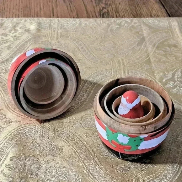 Santa Clause Nesting Dolls - Picture 2 of 3